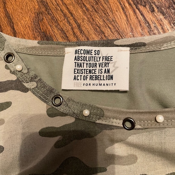 Free For Humanity camouflage T shirt - Picture 6 of 7